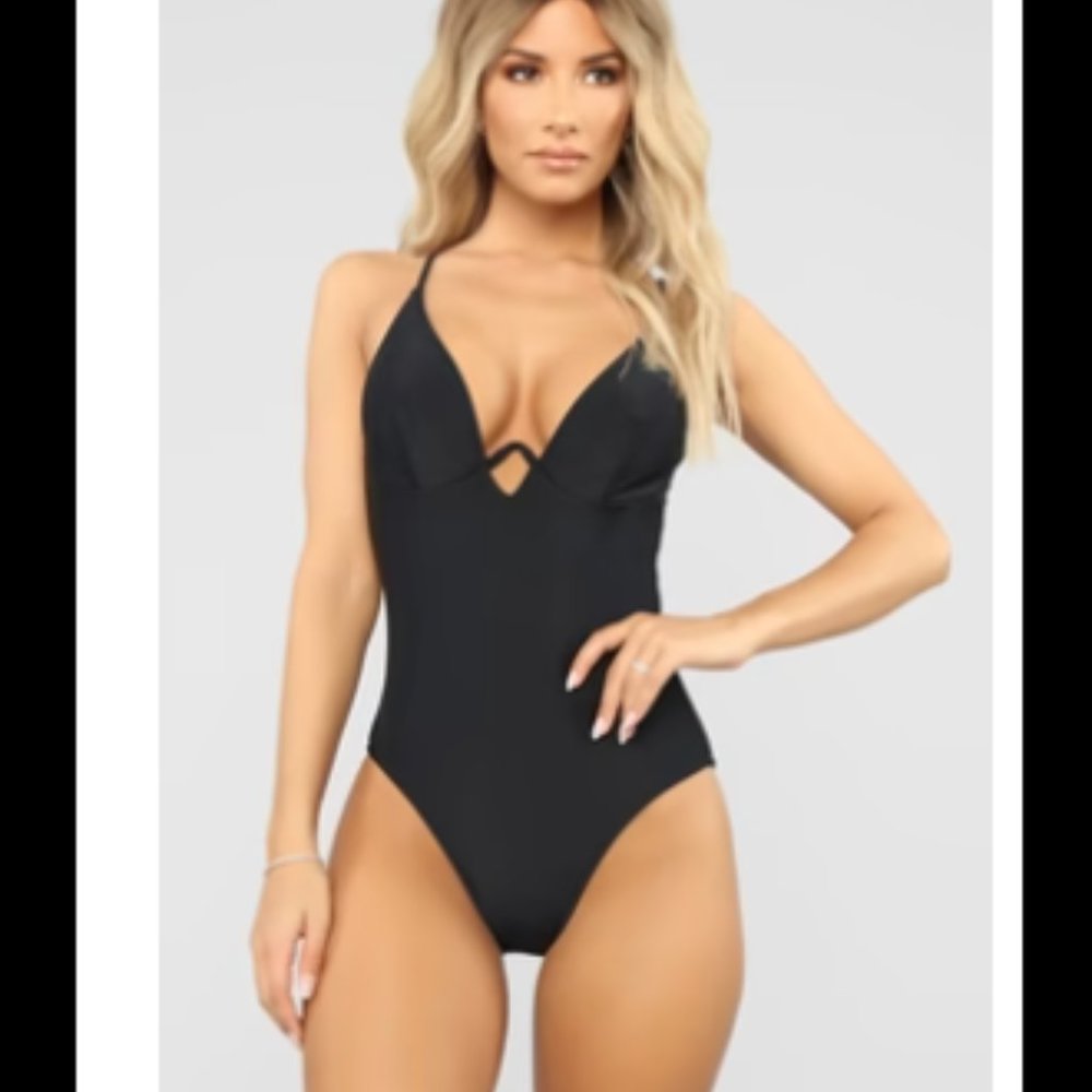 NWT One Piece underwire swim